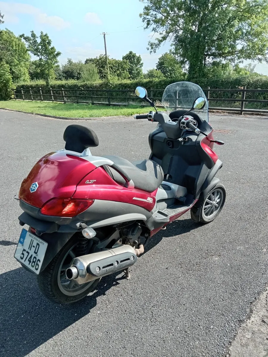 Piaggio MP3 400 2011 - Image 1