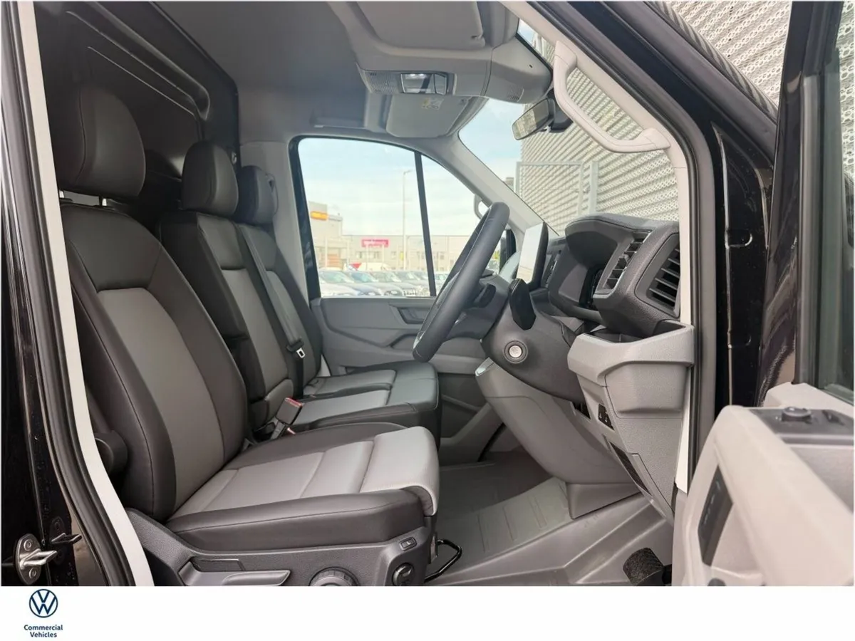 Volkswagen Crafter HIGHLINE MWB HIGHROOF 177HP AUT - Image 2