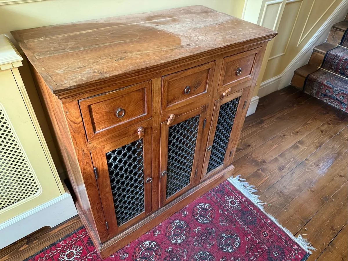 sideboard