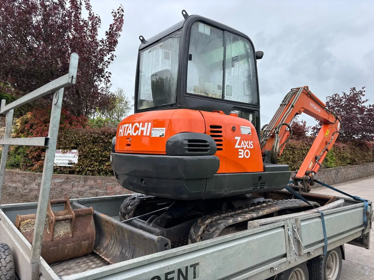 Hitachi ZX 30 - Image 2