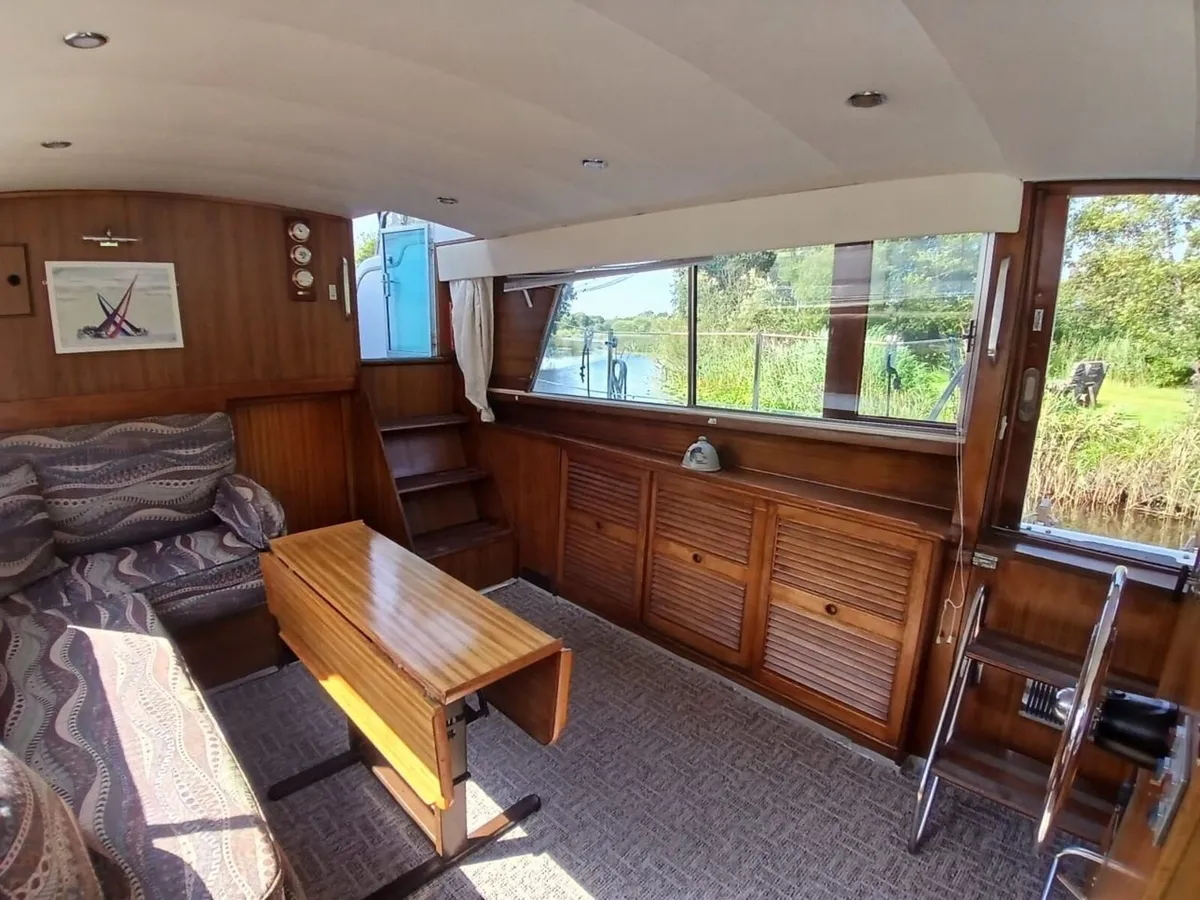 Broom Motor Cruiser - Image 3