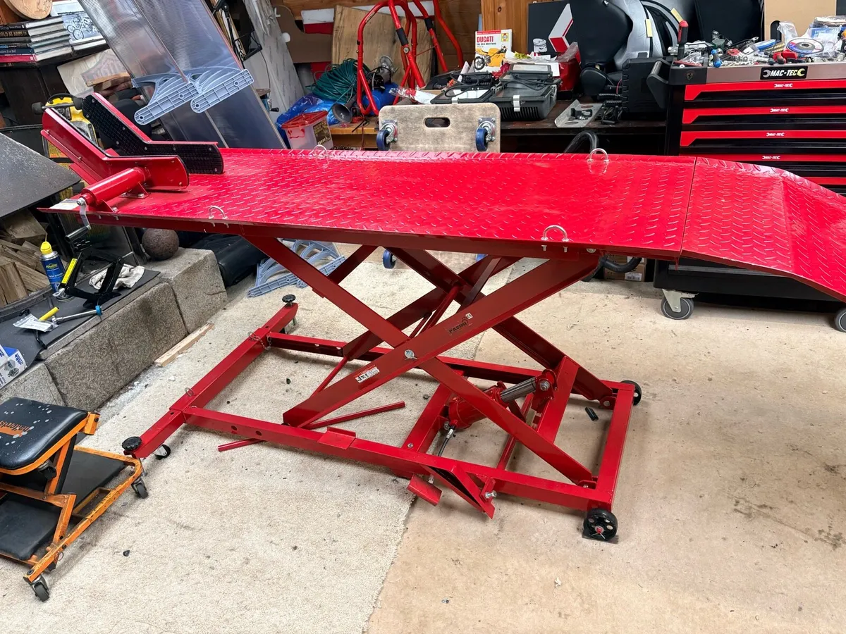 Motorcycle hydraulic lift bench.. - Image 1