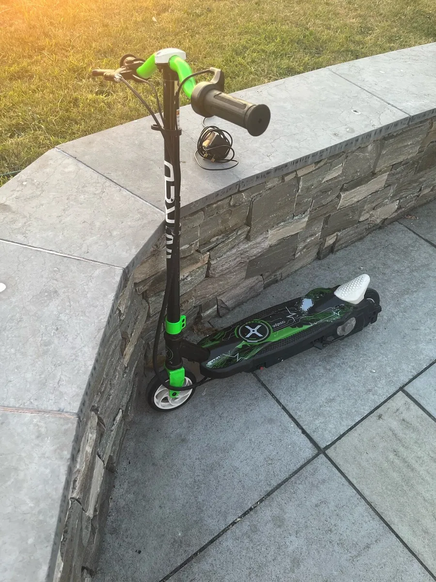 Kids electric scooter - Image 2