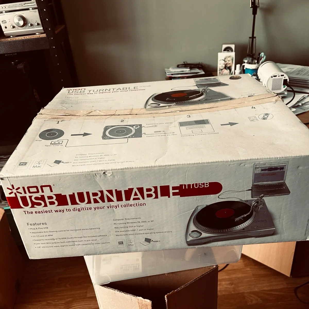 Record Turntable - Image 1