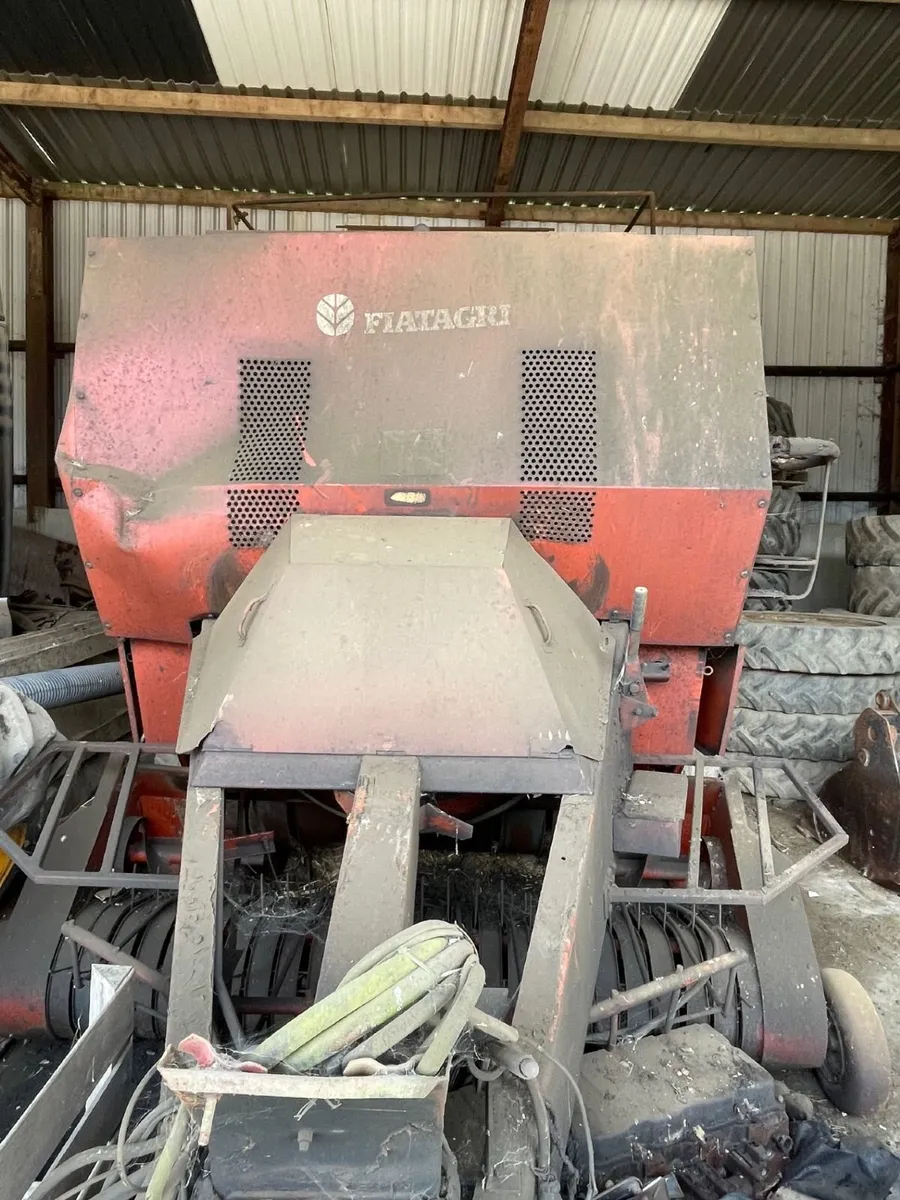 FIATAGRI Hesston 4900 Square Baler - Image 2
