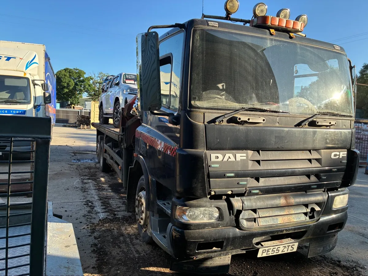 DAF CF 75 tilt and slide with crane - Image 4