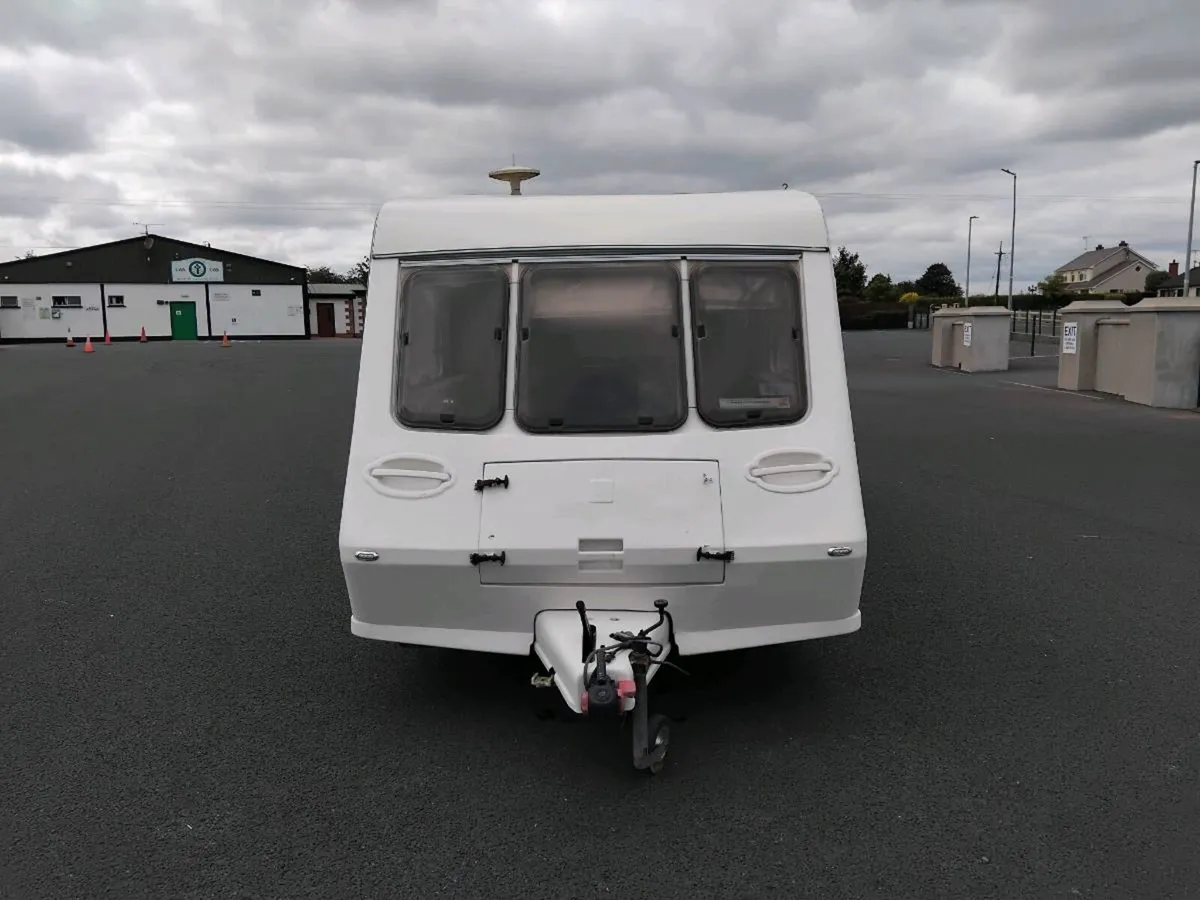 Excellent condition garland 4/5 berth caravan - Image 4