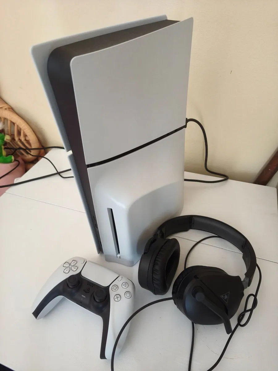 Playstation 5 slim Disc version 1TB - Image 2