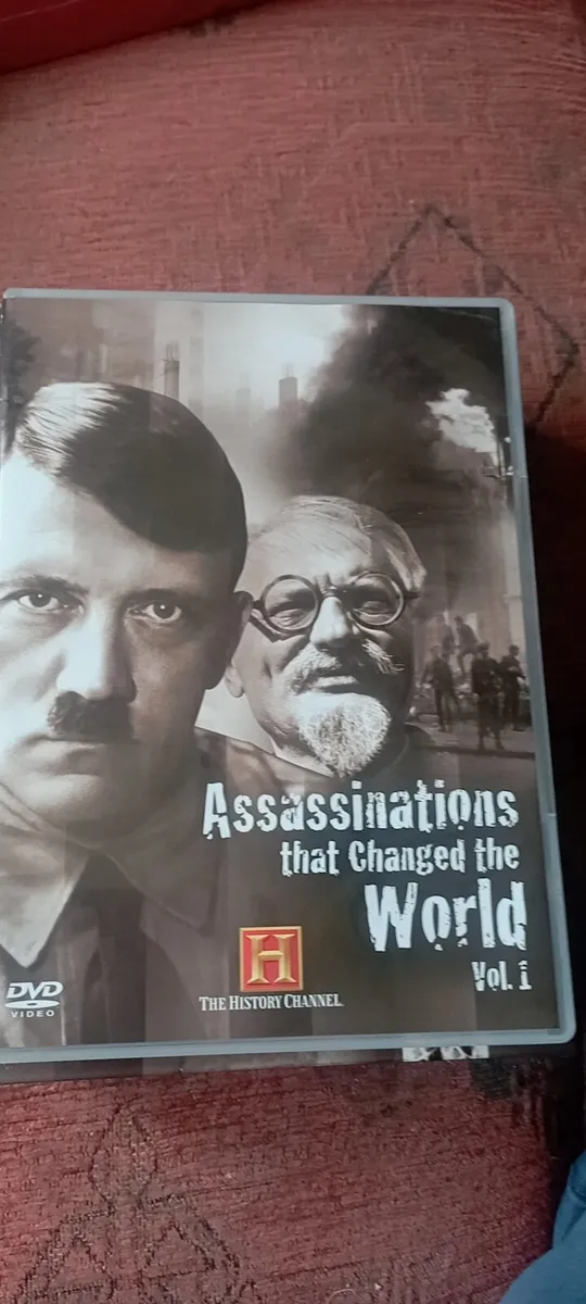 TRUE CRIMES IN  HISTORY 8 DVD BOX SET - Image 1