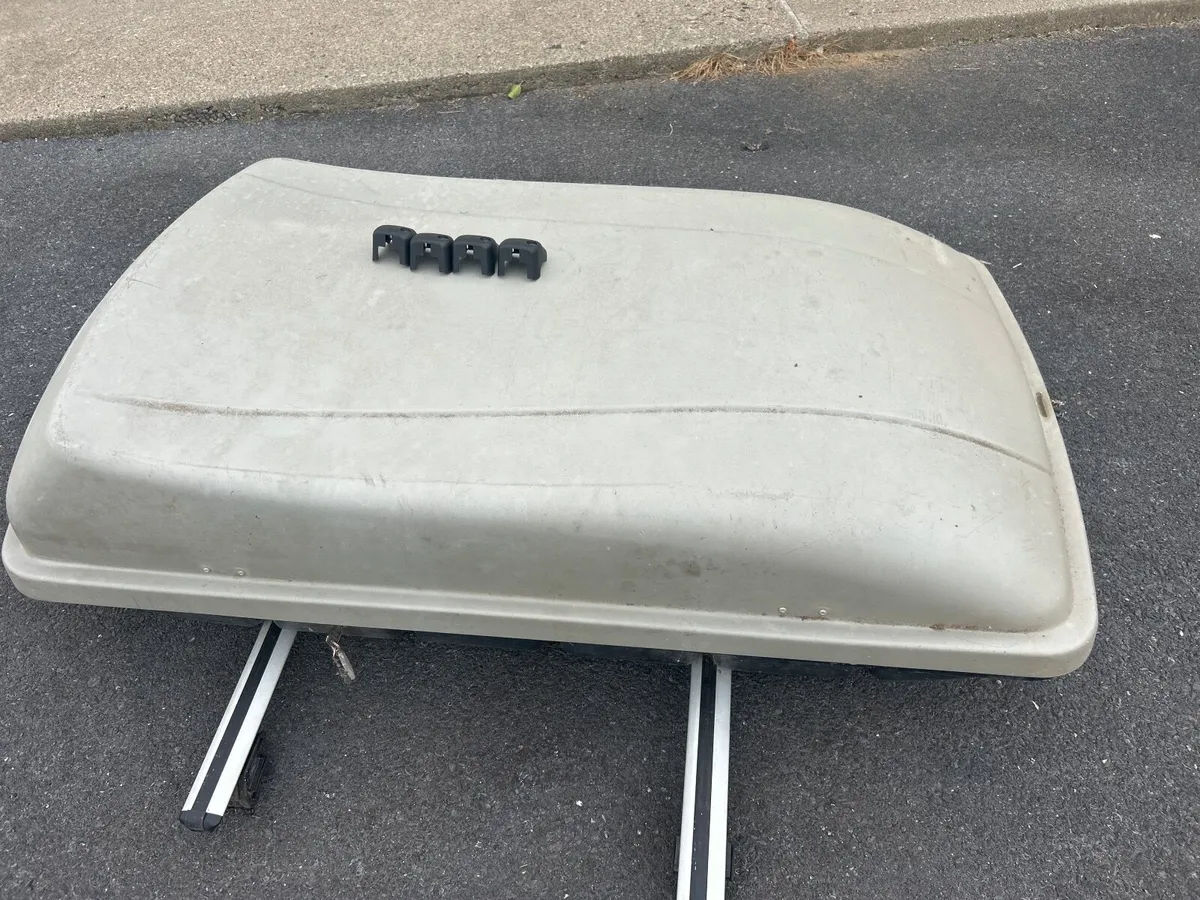 Roof box