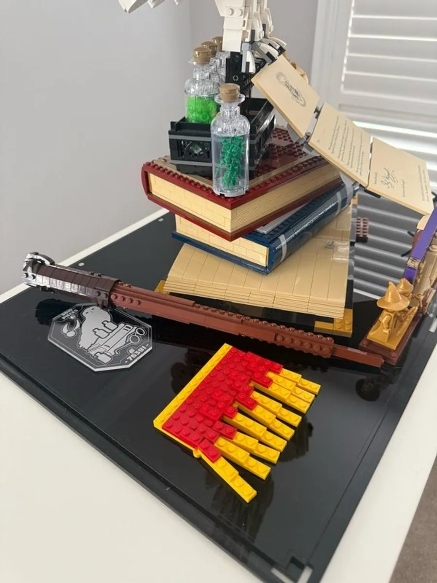 Lego 76391 Harry Potter Hogwarts Icons Collector Edition - Image 2