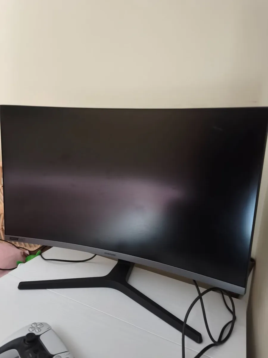 27 inch Samsung gaming monitor - Image 3