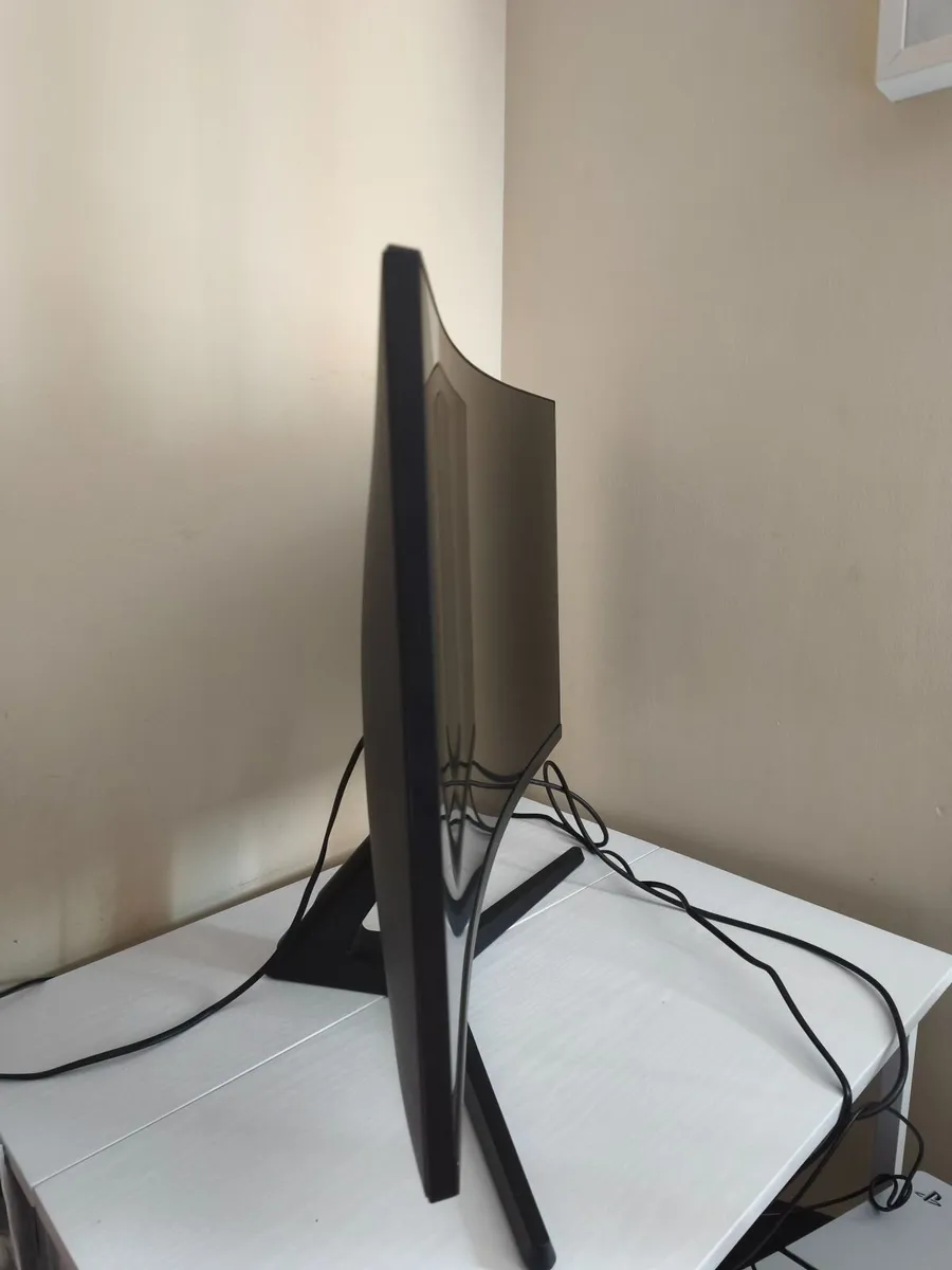 27 inch Samsung gaming monitor - Image 1