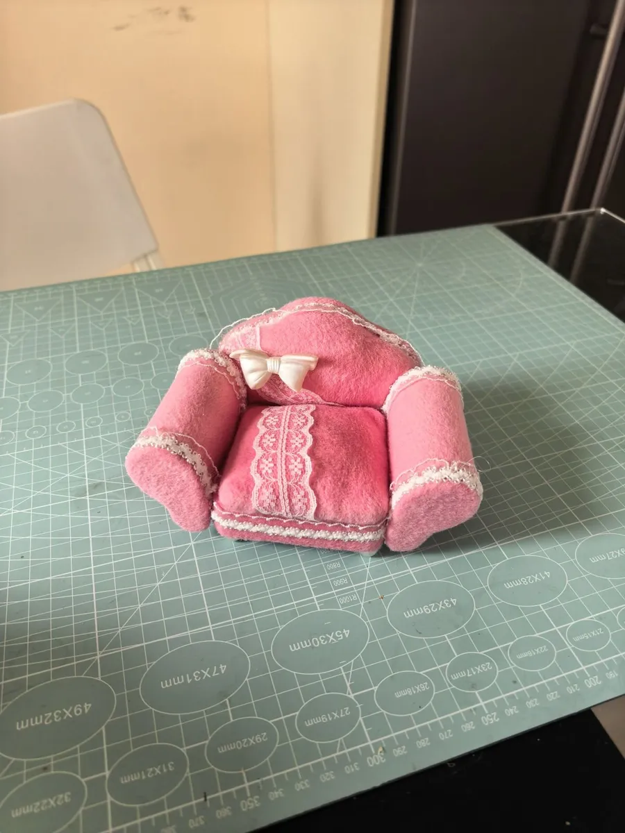 • ​Dollhouse furniture