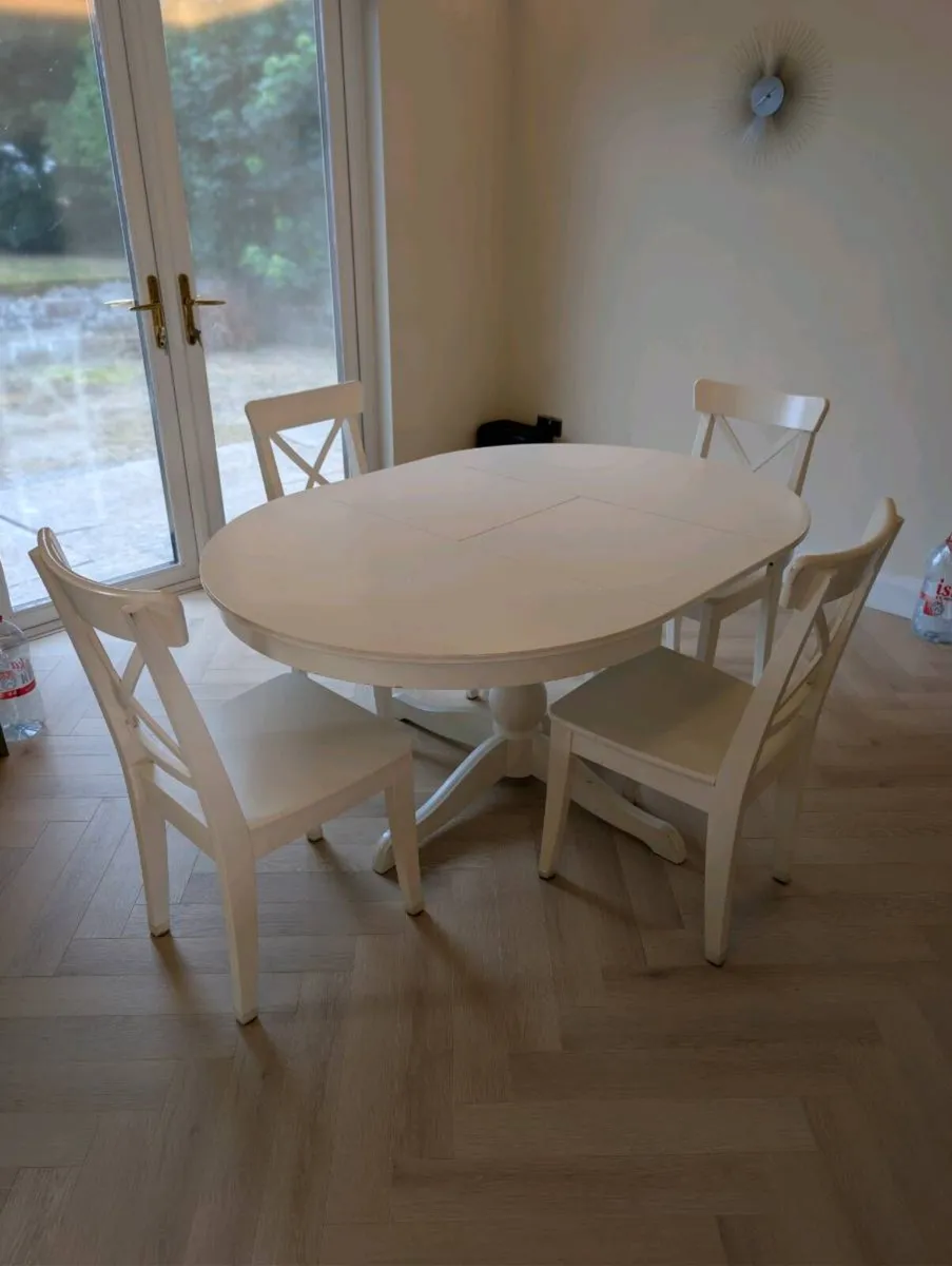 White extendable table and chairs 110-155cm - Image 2