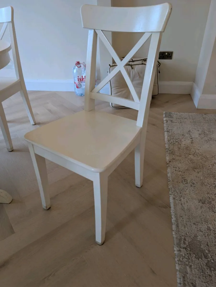 White extendable table and chairs 110-155cm - Image 3