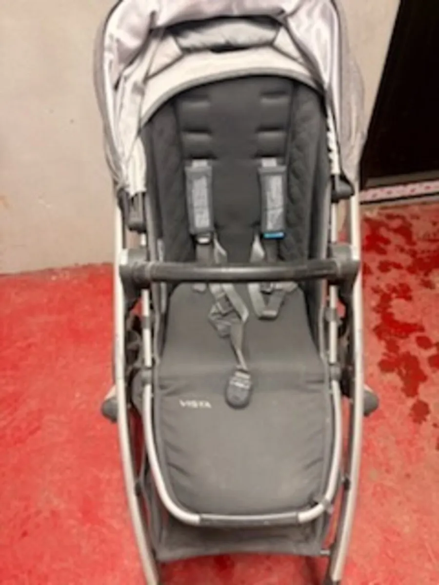 Uppababy Vista v2 travel system - Image 4
