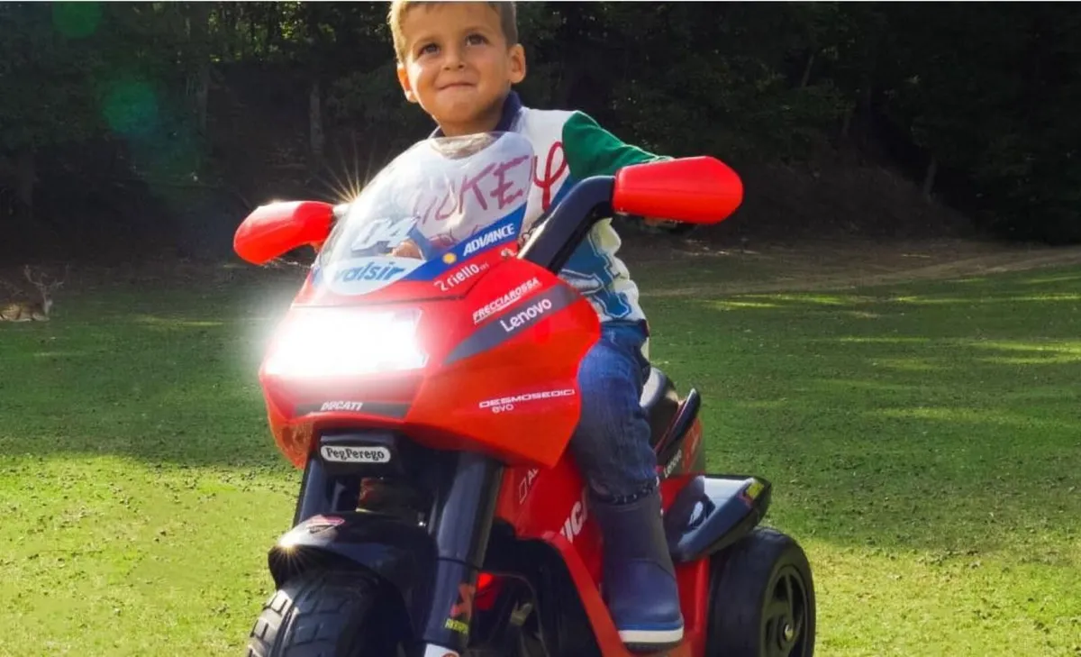 Peg Perego Ducati Desmosedici Evo 6V Ride On Bike - Image 4