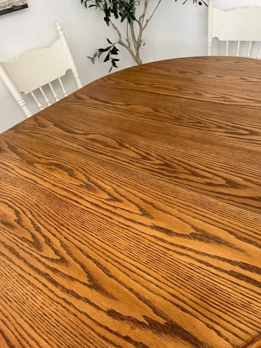 Extendable table and six chairs - Image 2