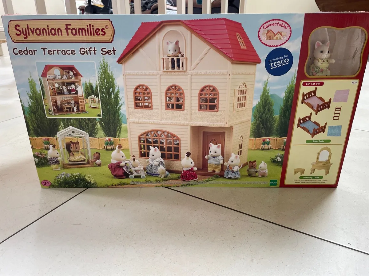 Sulvanian Families Cedar Terrace Gift Set NEW - Image 1