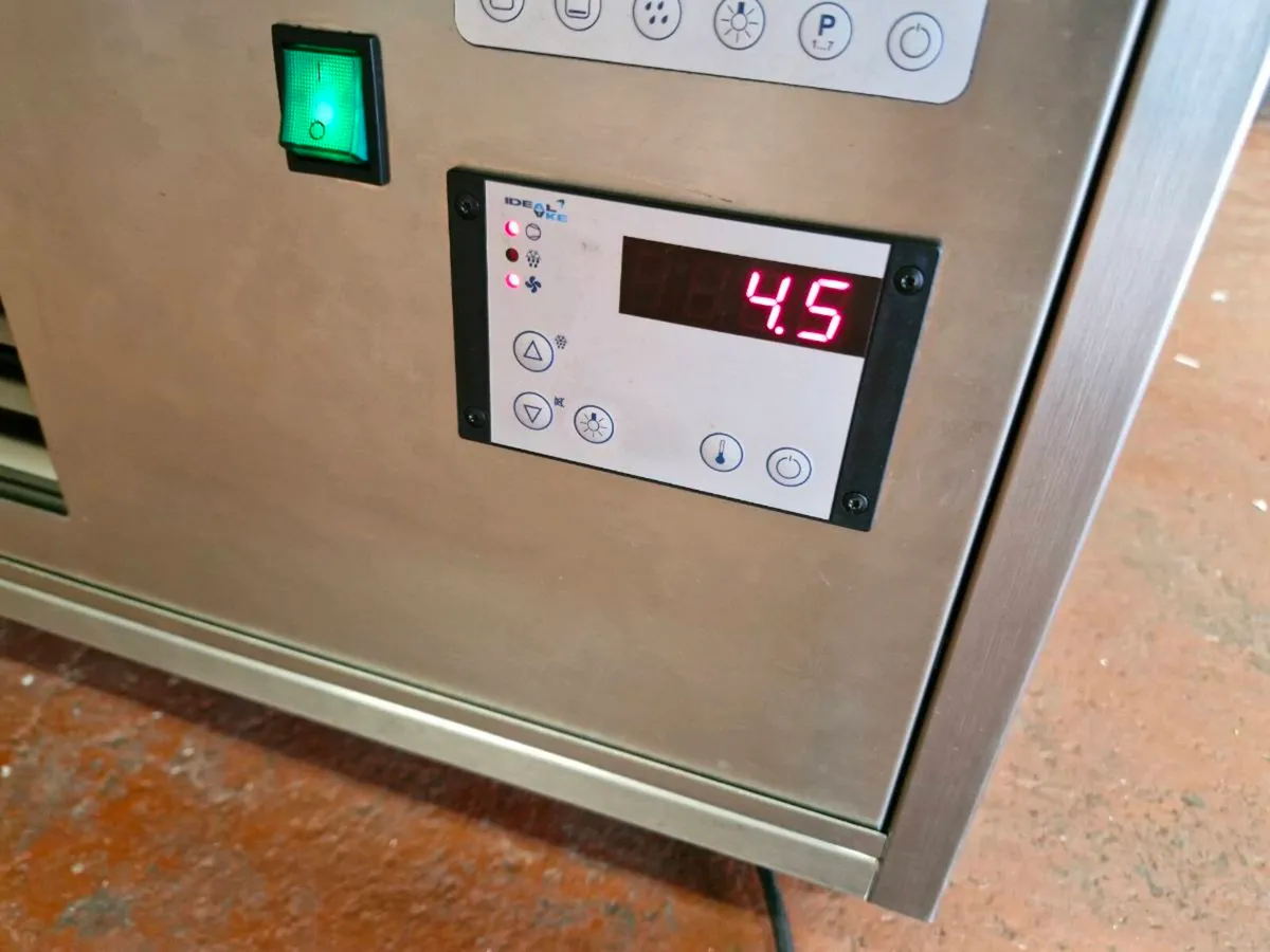 AKE Convenience Tower 110E Hot & Cold Display - Image 4