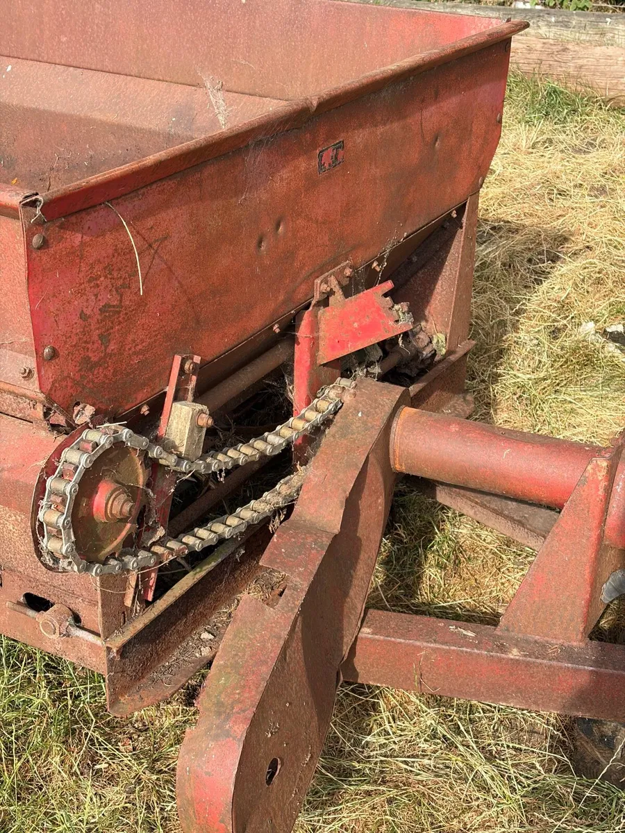 Massey Ferguson Dung spreader - Image 3