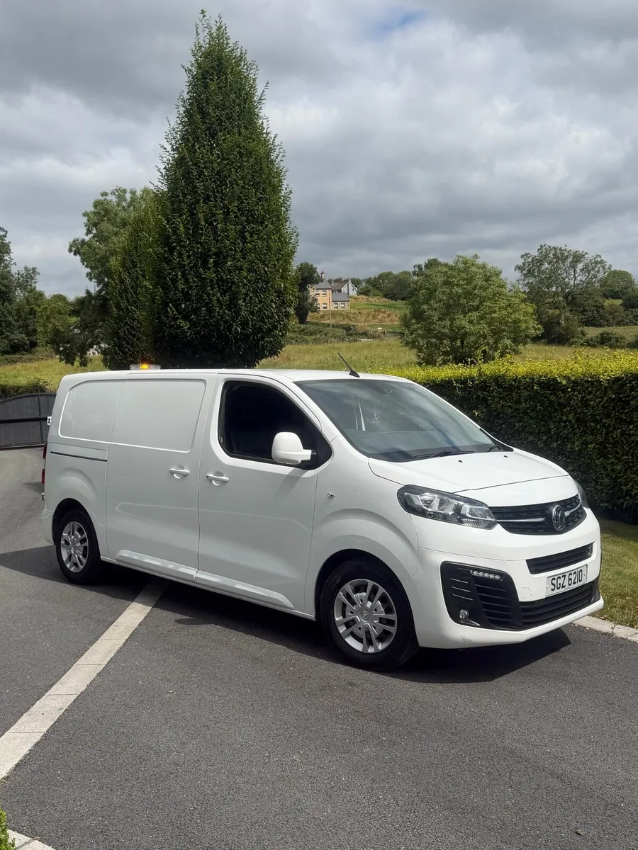 VAUXHALL VIVARO 2700 SPORTIVE 1.5 DIESEL 6SPD - Image 1