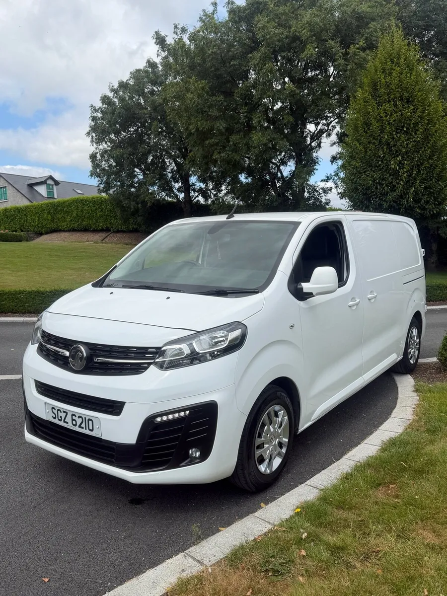 VAUXHALL VIVARO 2700 SPORTIVE 1.5 DIESEL 6SPD - Image 2