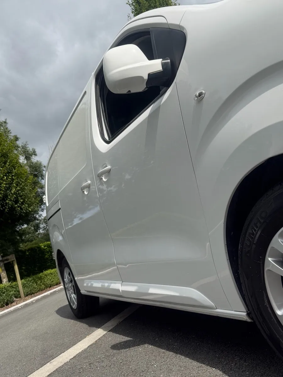 VAUXHALL VIVARO 2700 SPORTIVE 1.5 DIESEL 6SPD - Image 4
