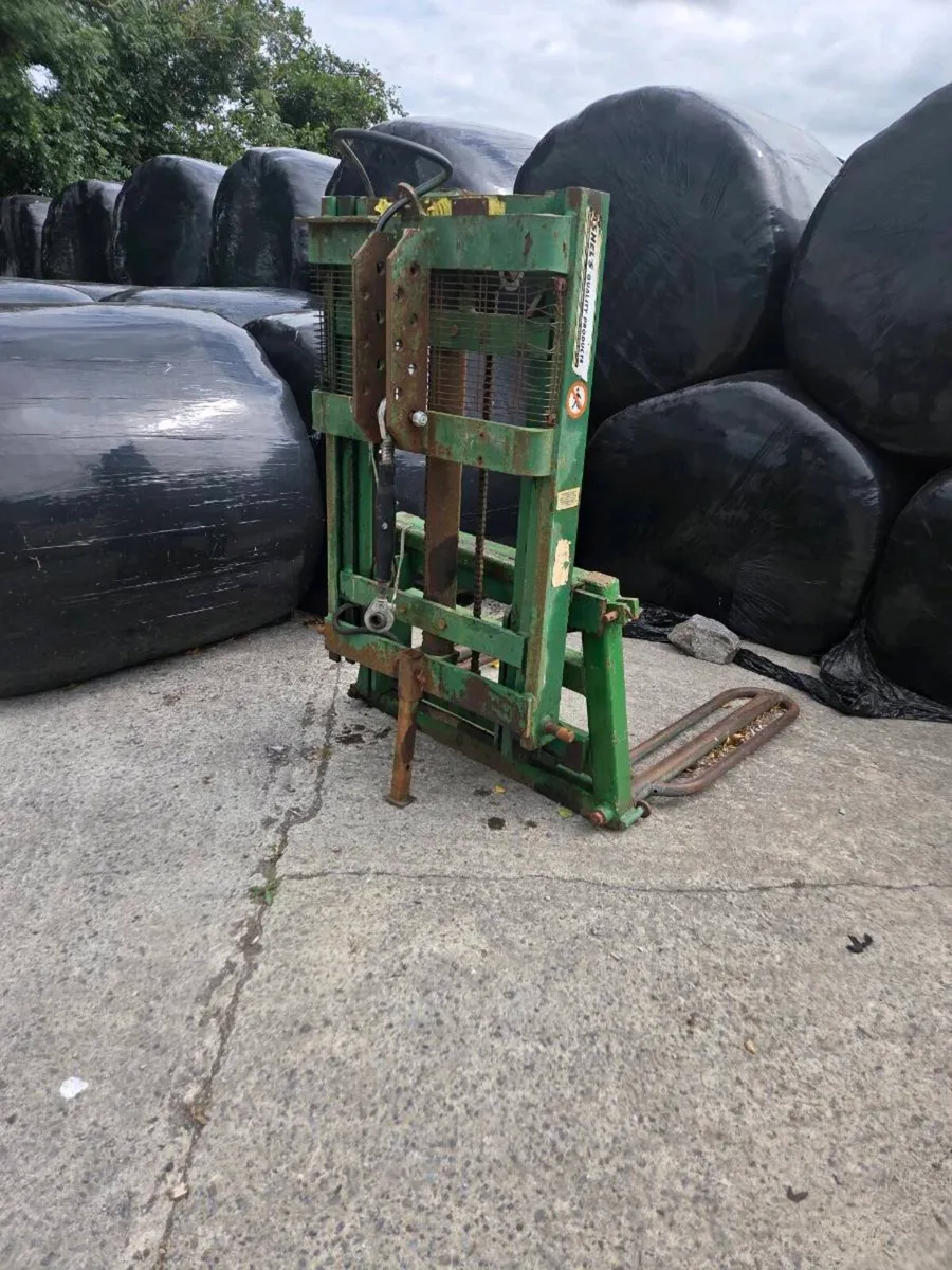 Bale stacker - Image 3