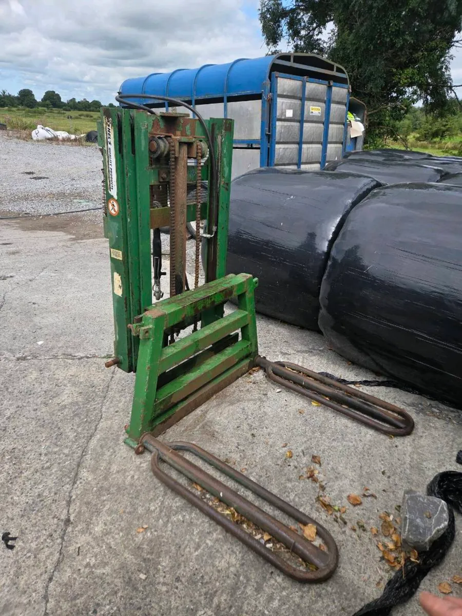 Bale stacker - Image 2
