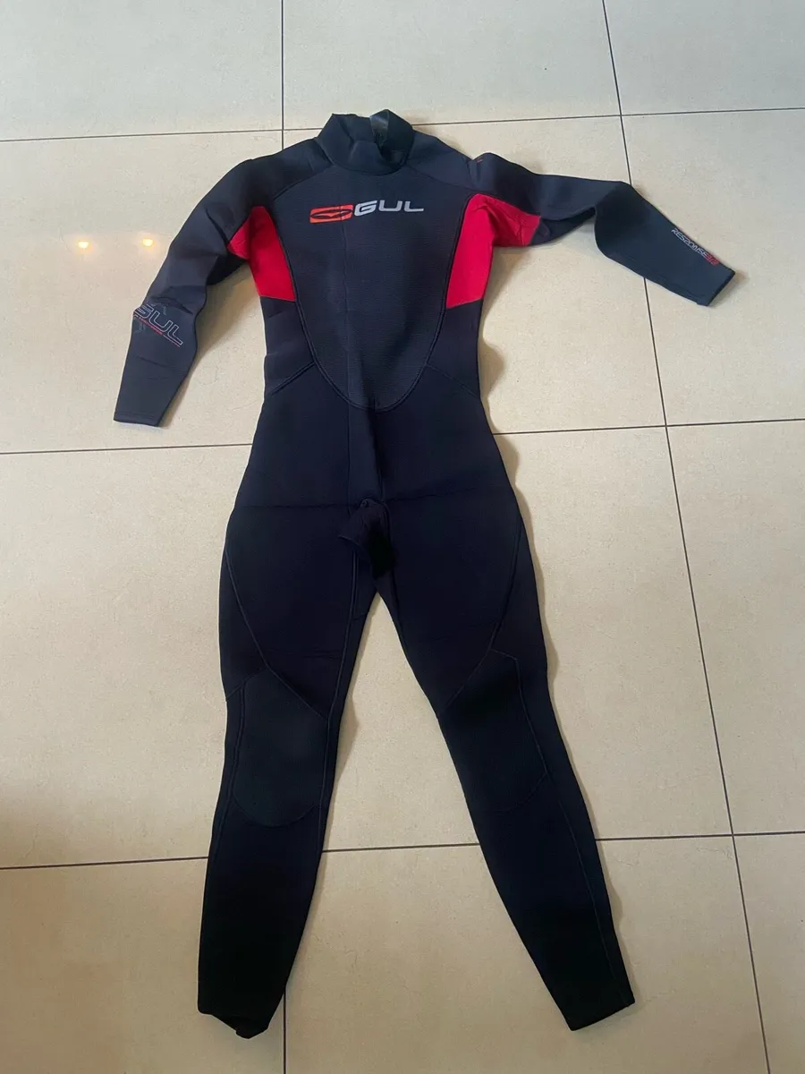 Mens Gull wetsuit (med) €60 - Image 1