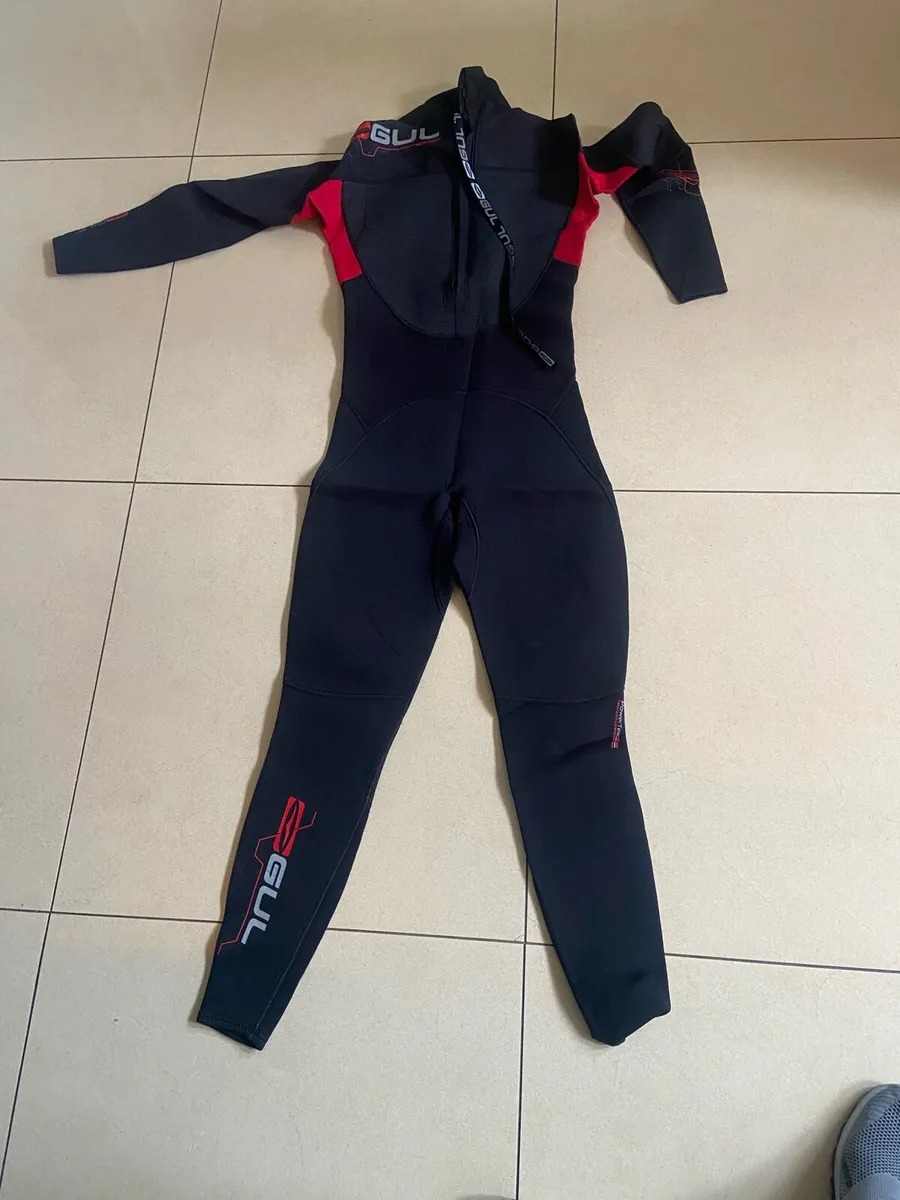 Mens Gull wetsuit (med) €60 - Image 2