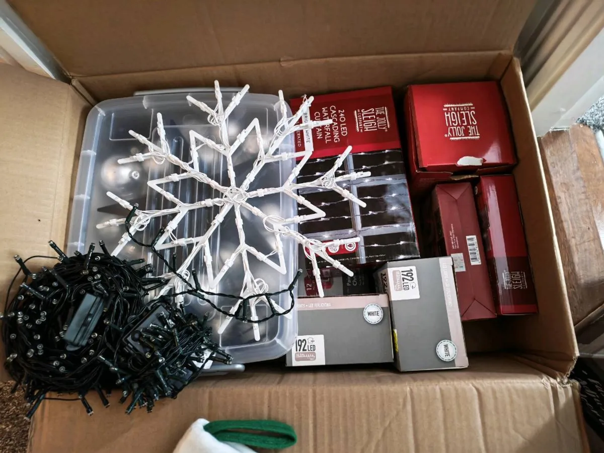 Christmas tree and decorations - Image 2