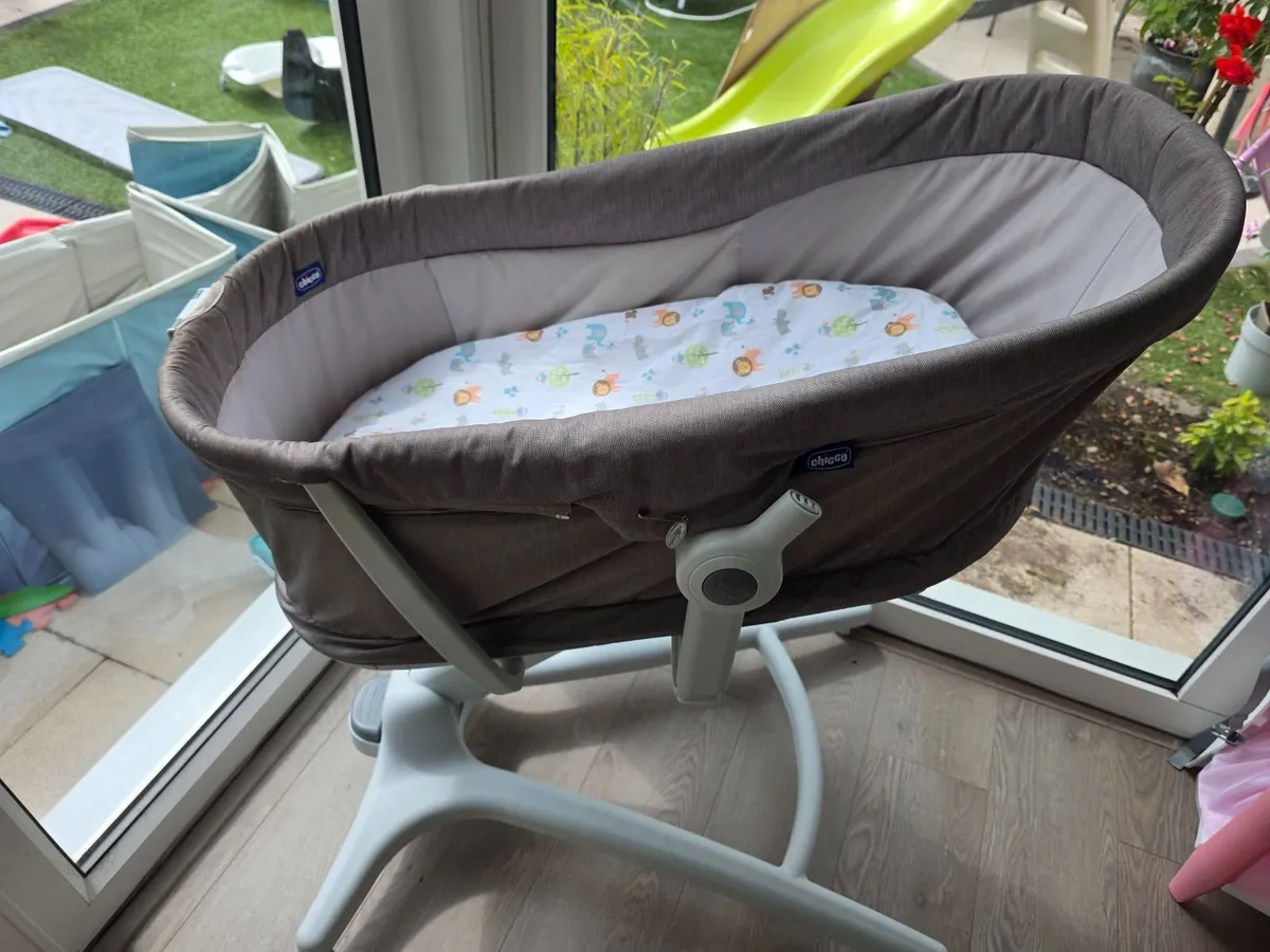 Chico Next to me Wheel Cot - Image 1