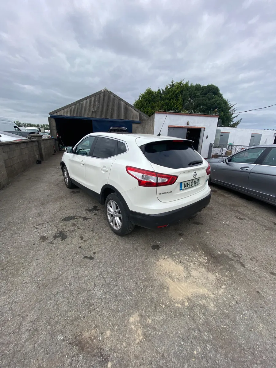 141 Nissan qashqai dci slight damage - Image 4