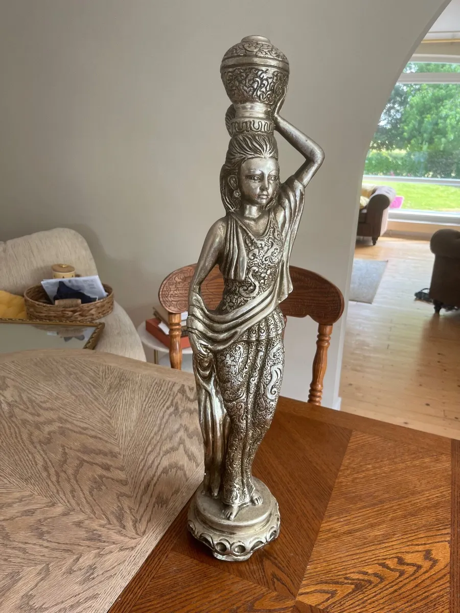 Statue