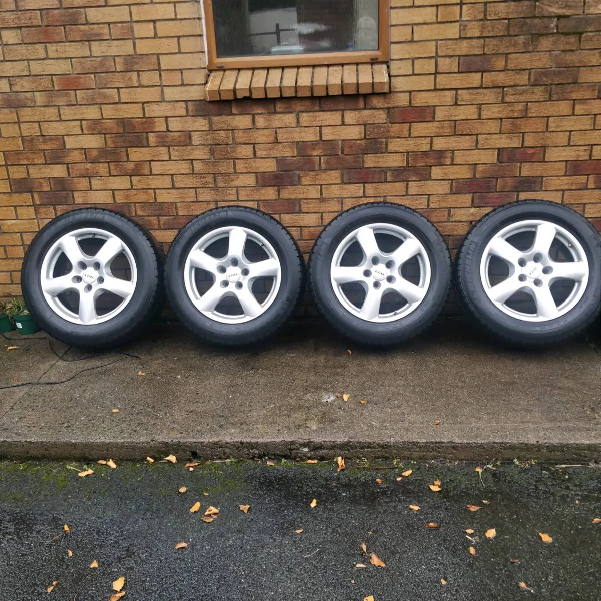 Set of 18inch Alloys. Bolt Pattern 5x120 - Image 2