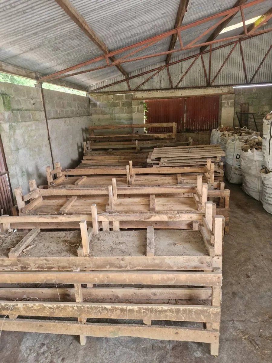 Lambing pens and troughs - Image 4