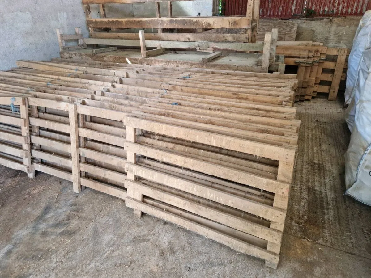 Lambing pens and troughs - Image 2