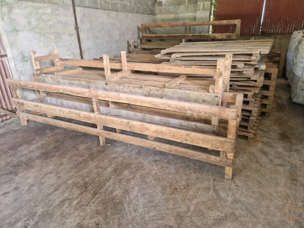 Lambing pens and troughs - Image 3