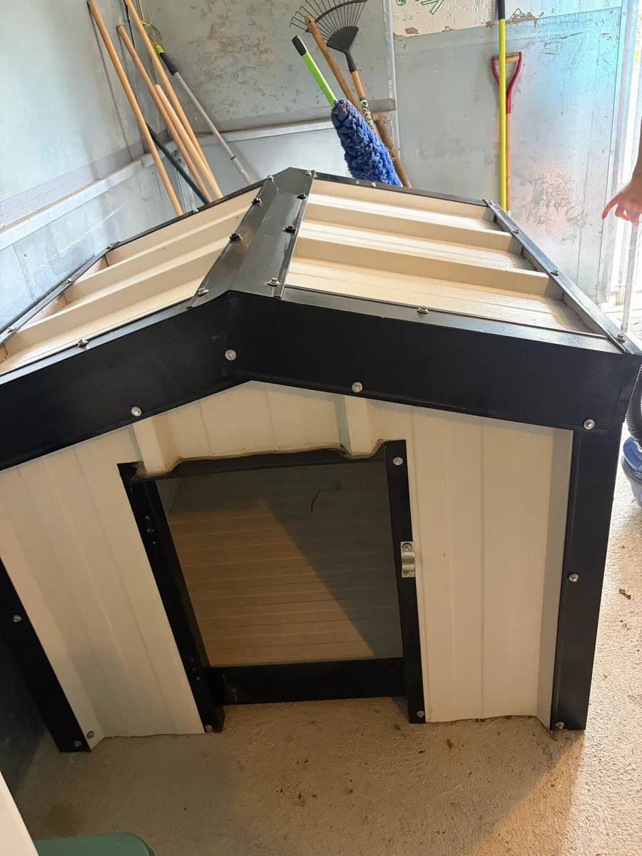 Dog kennel - Image 1