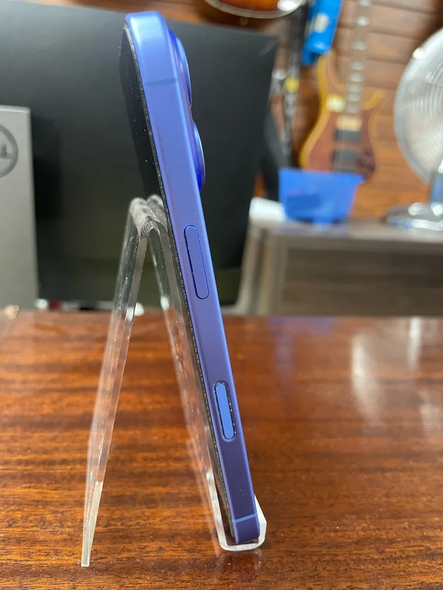 iP16 128gb blue - Image 3