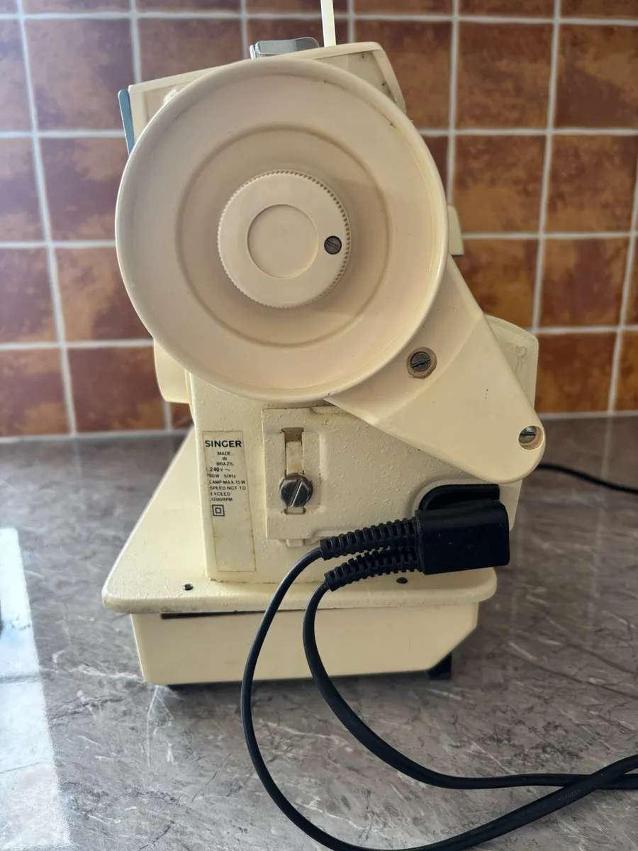 Sewing machine - Image 3