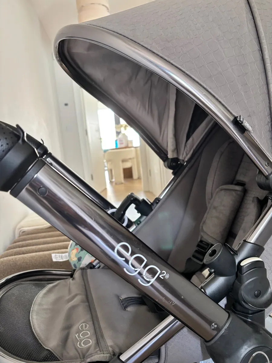 Fabulous EGG 2 pram for sale! Excellent condition - Image 4