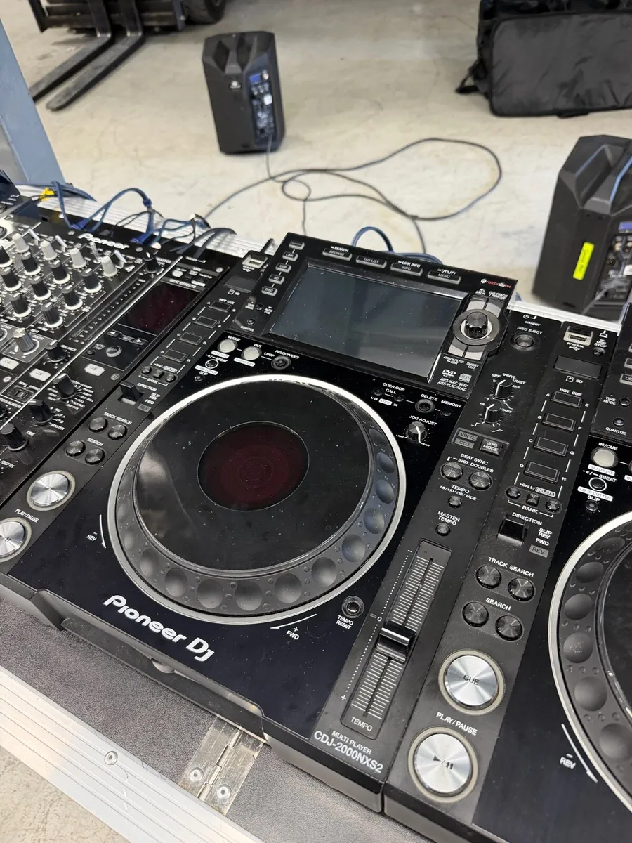 4x Pioneer CDJ 2000 Nxs 2 & Pioneer DJM 850 - Image 2