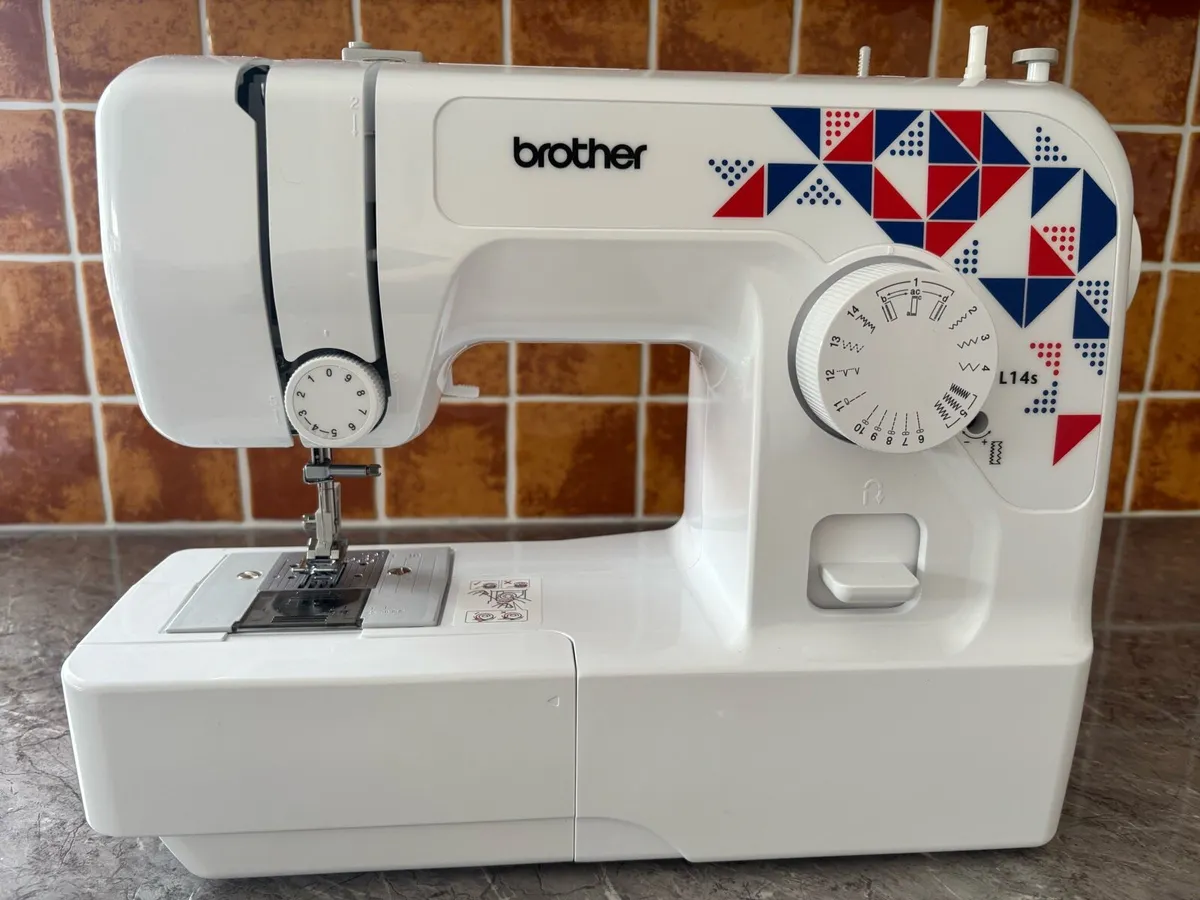 Sewing machine - Image 2