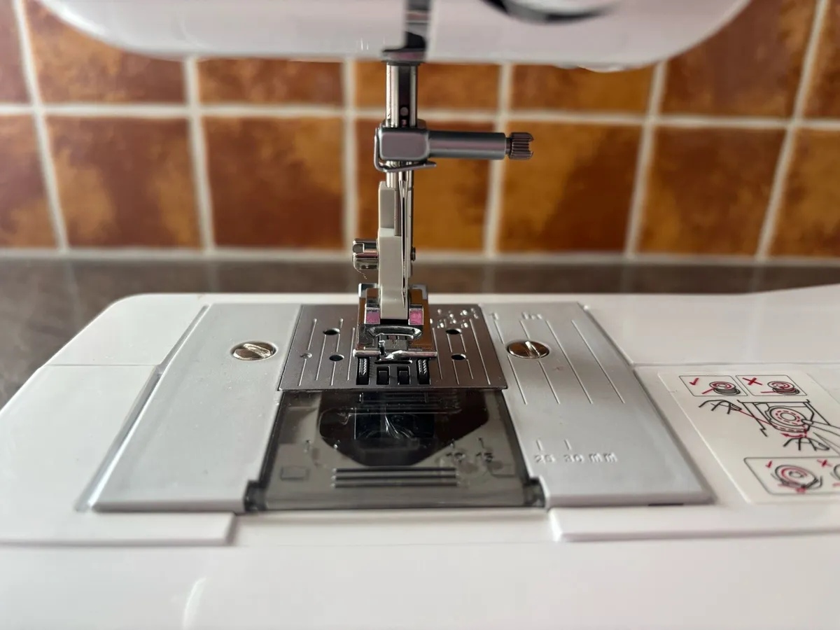 Sewing machine - Image 3