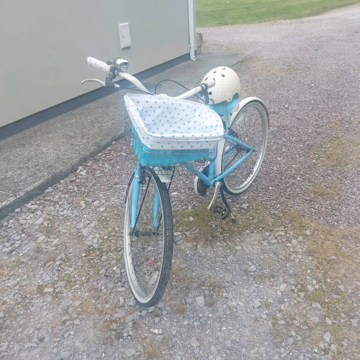 Girls bike - Image 1
