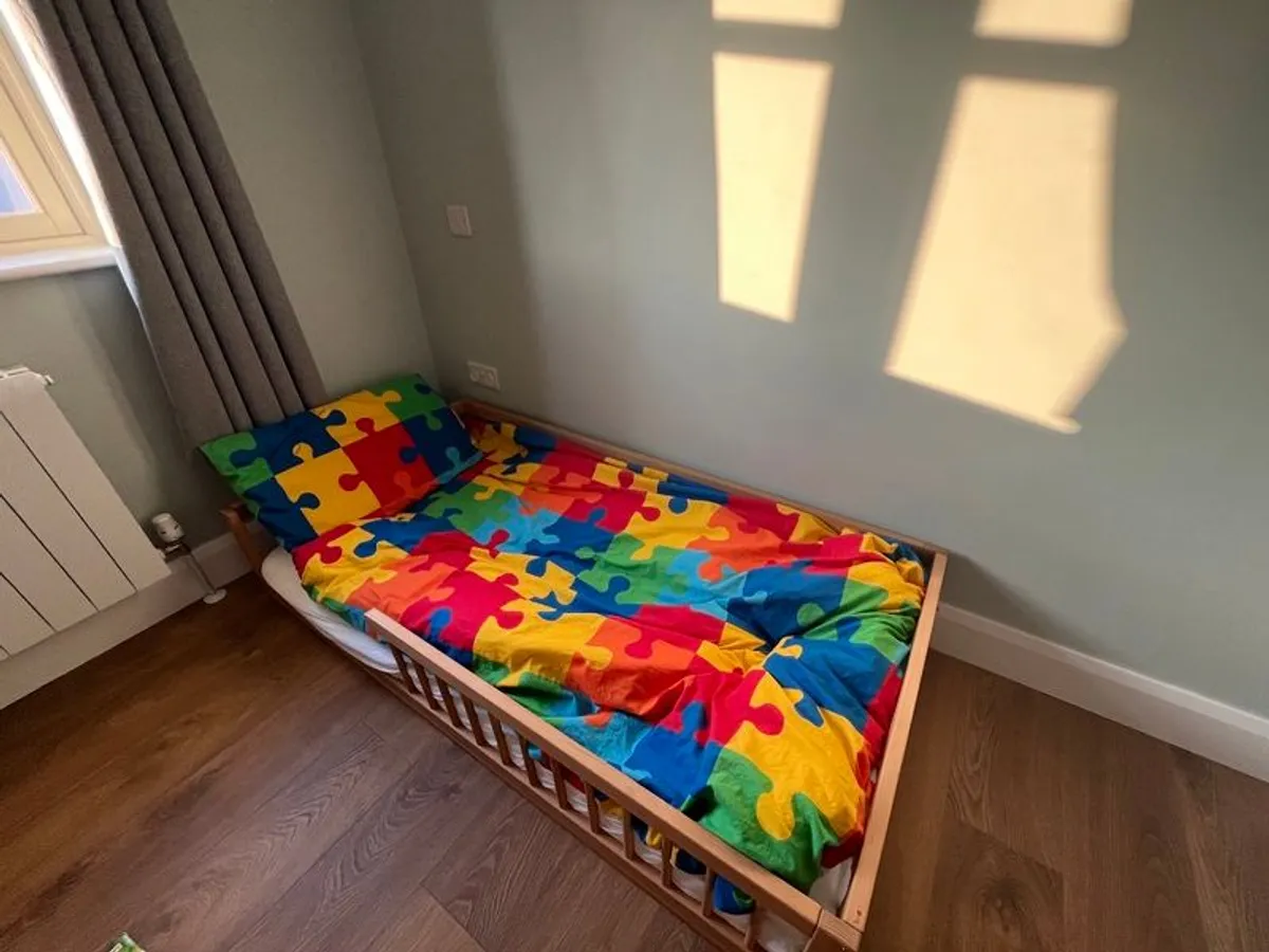 Toddler bed - Image 1